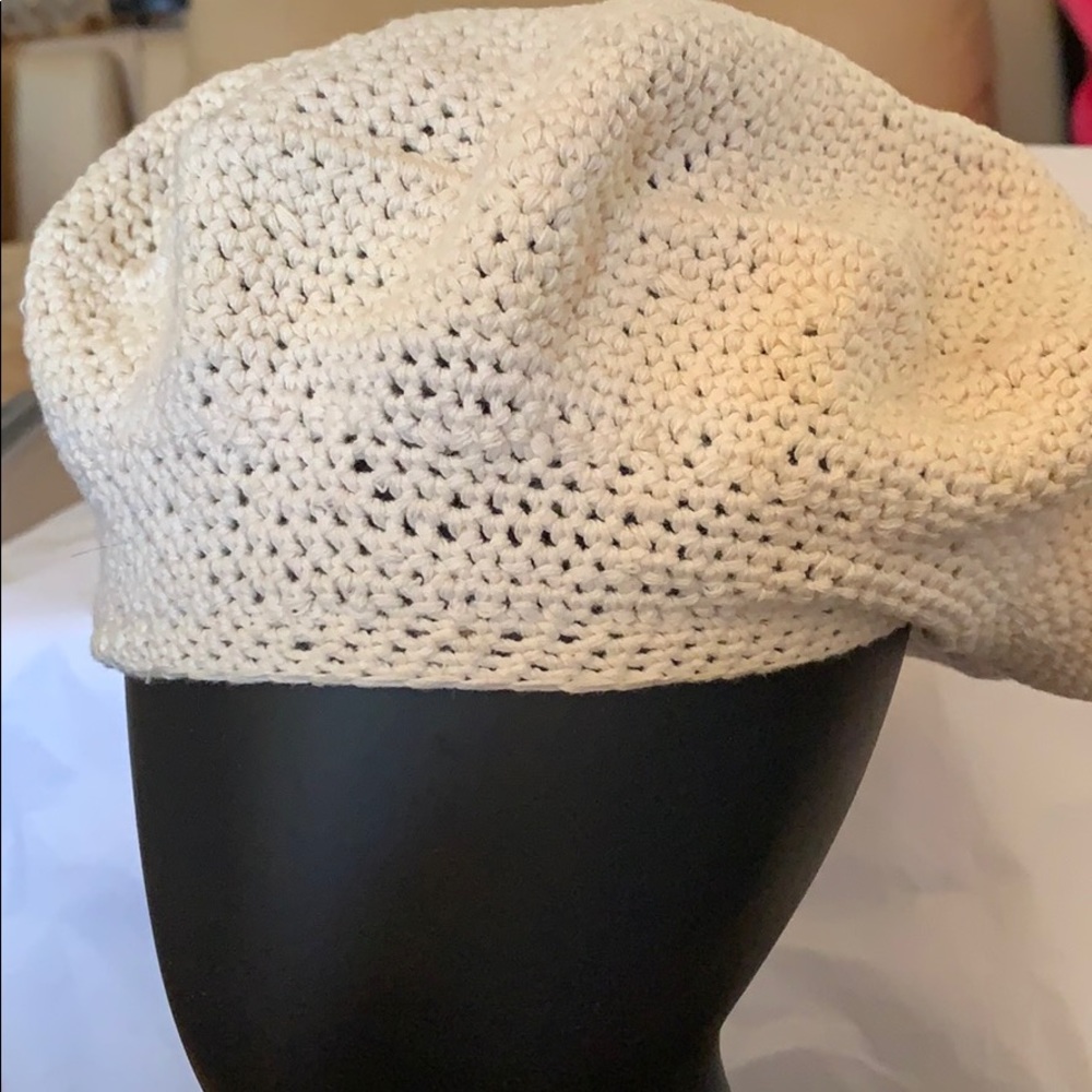 Vintage  Cream/Off White Beret Hat. Contempo Casuals.